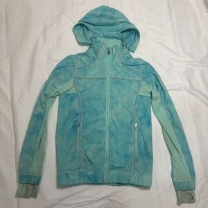 Ivivva Girls 12 Trail Runner Jacket in Tie Dye Blue Full Zip Hide Away Hood